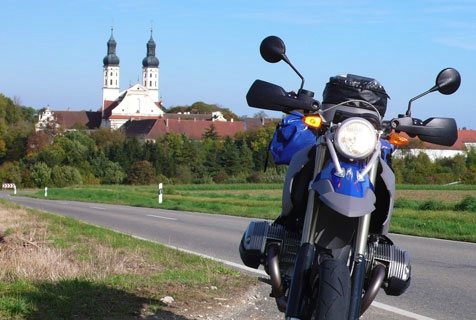 Corona fegt die Strassen leer. Obermarchtal, an der B311