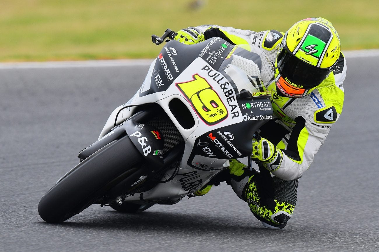 Alvaro Bautista fährt mit Scorpion Helm.