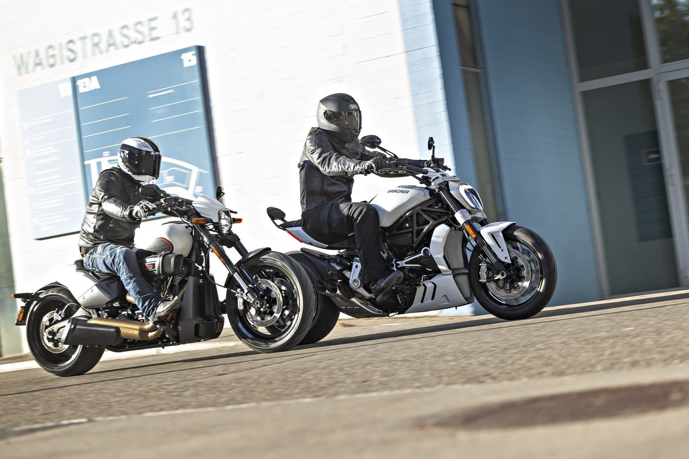 Ducati XDiavel gegen Harley FXDR 114