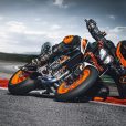 KTM 890 Duke R Action