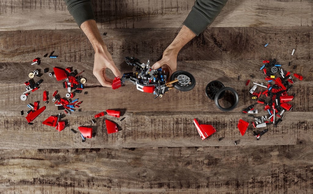 Ducati Panigale V4 R von Lego. Foto: ampnet/Ducati