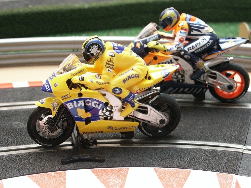 Moto-GP-Motorräder von Scalextric. Foto: ampnet