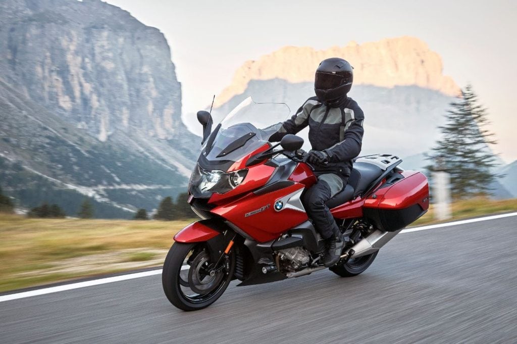 Luxustourer wie diese BMW K 1600 GT verfügen heute standardmässig über UKW-Radio. Foto: BMW/TÖFF-Archiv