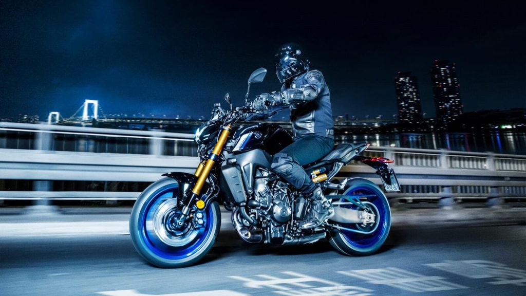 Die Yamaha MT-09 SP, die durch ihr hochwertigeres Fahrwerk auch optisch heraussticht.