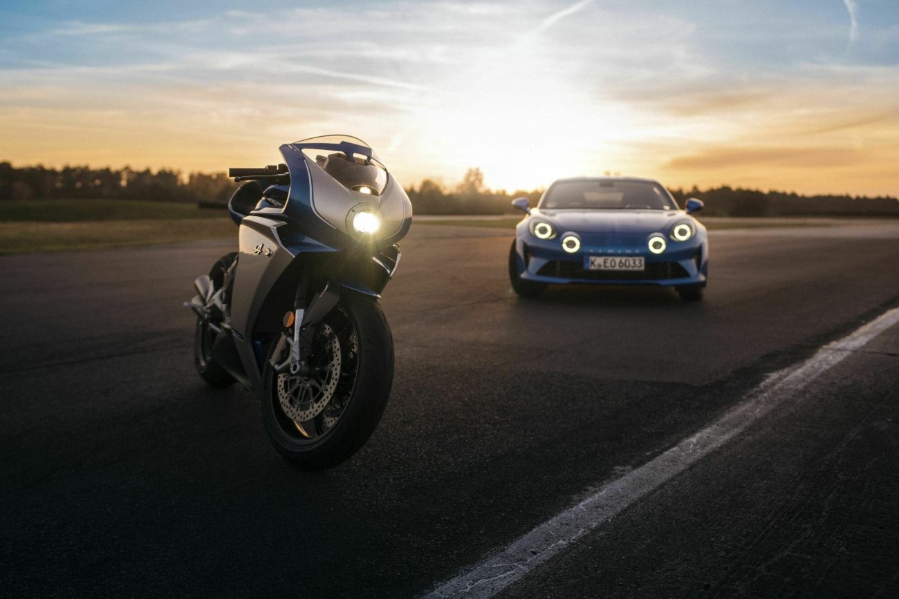 MV Agusta Superveloce Alpine und Alpine A110. Foto: ampnet