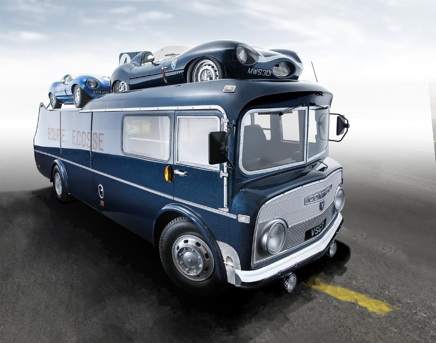 Modellfahrzeug des Jahres 2020: Commer TS3 Renntransporter „Ecurie Ecosse“ von CMR (1:18). Foto: ampnet