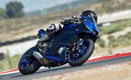 Yamaha R7