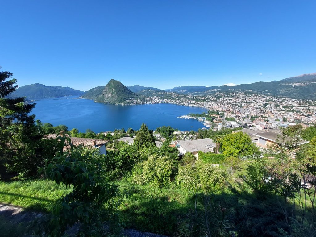 Blick vom Monte Brè auf Lugano.