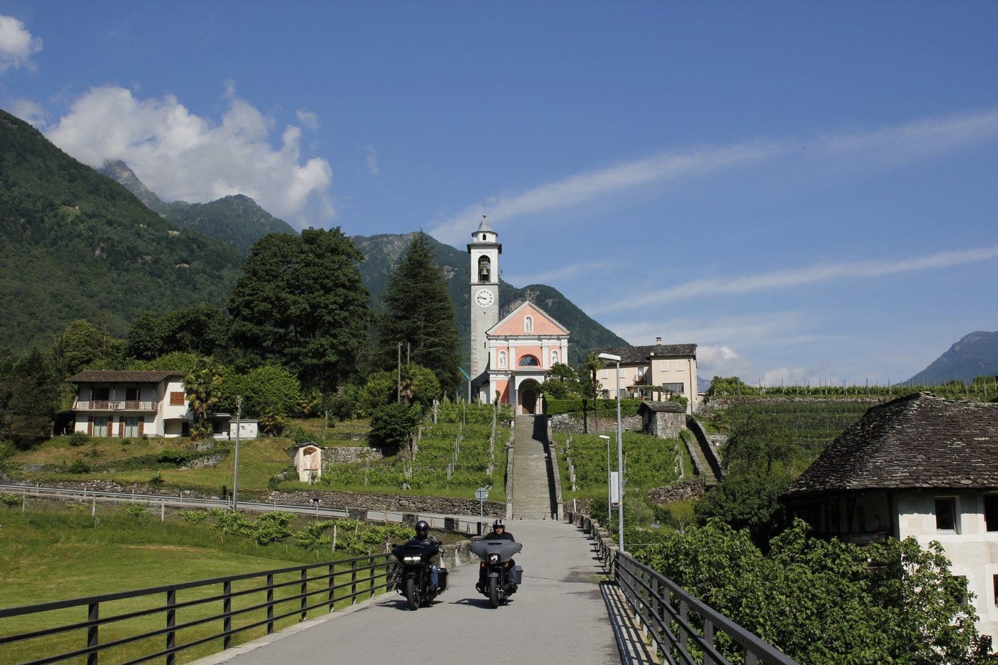 Mit dem Motorrad im Tessin.