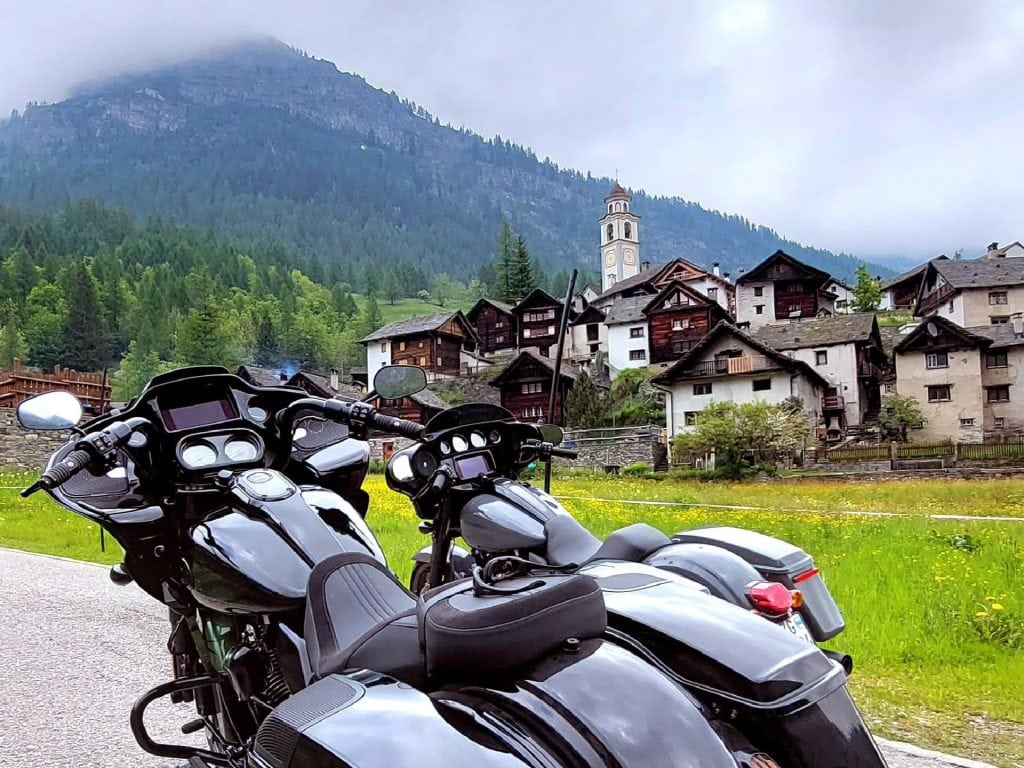 Wer mit dem Motorrad im Tessin unterwegs ist, findet immer wieder Orte, die sich für einen Zwischenstopp lohnen. 