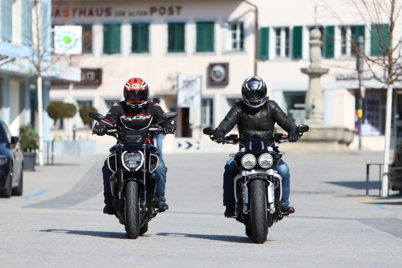 Ducati Diavel V4 S vs. Triumph Rocket 3 R.