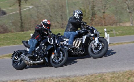 Ducati Diavel V4 S vs. Triumph Rocket 3 R.