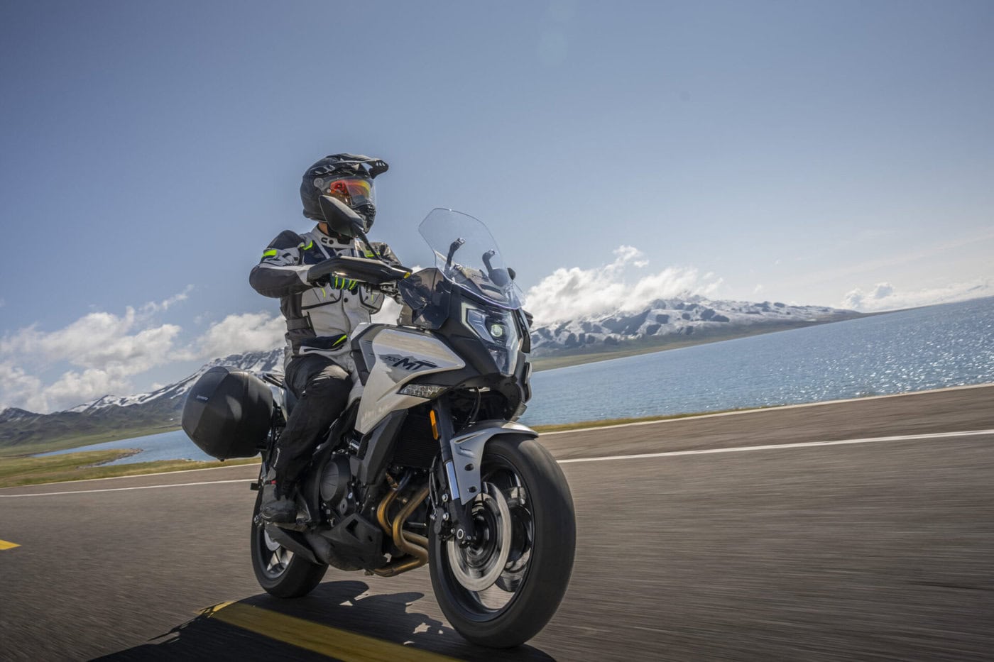 CFMoto 700MT