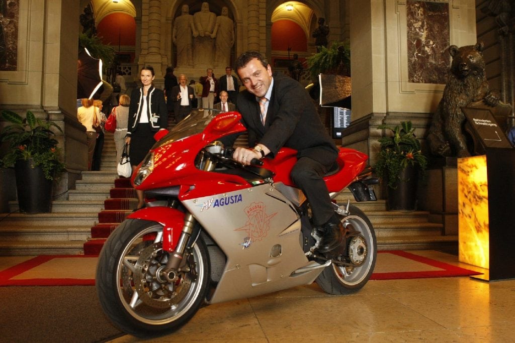 Der Solothurner SVP-Nationalrat Walter Wobmann 2009 mit seiner Maschine im Bundeshaus. Foto: Peter Gerber