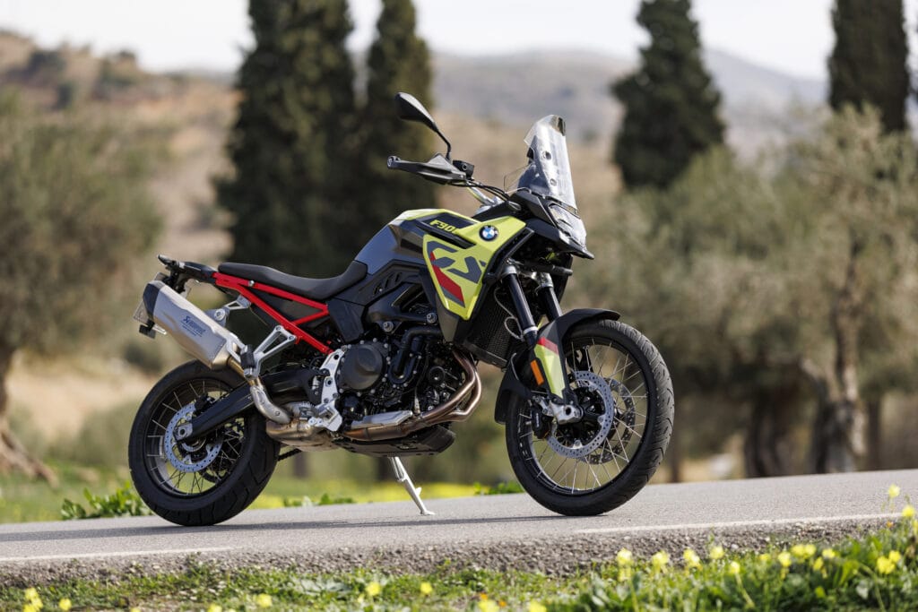 BMW F 900 GS Test Strasse