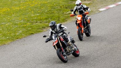Ducati Hypermotard 698 Mono vs. KTM 690 SMC R